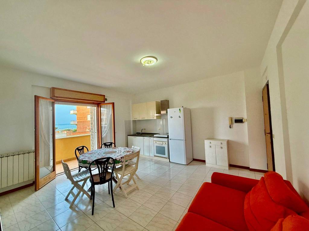 appartamento in vendita ad Ardea in zona Marina di Ardea