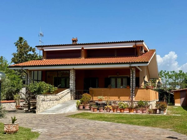 casa indipendente in vendita ad Ardea in zona Nuova Florida