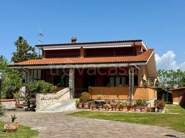 casa indipendente in vendita ad Ardea in zona Nuova Florida