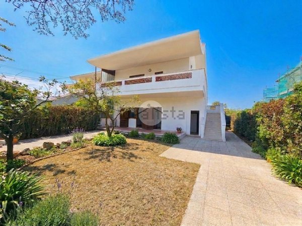 appartamento in vendita ad Ardea in zona Colle Romito