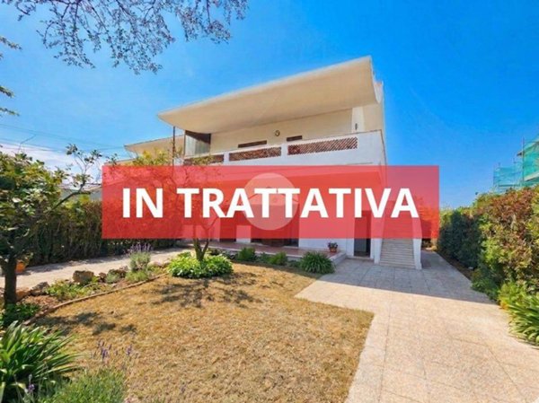 casa indipendente in vendita ad Ardea in zona Colle Romito