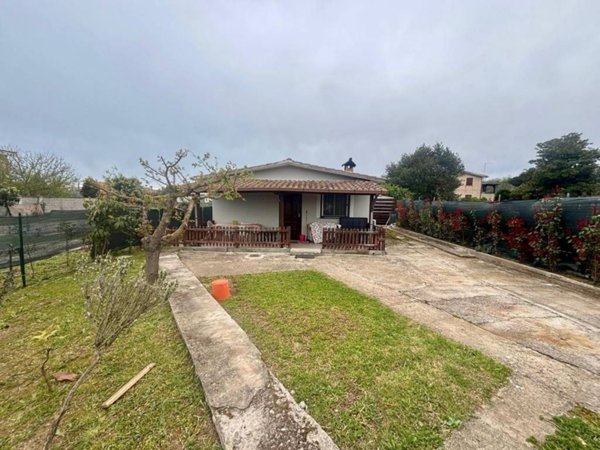 casa indipendente in vendita ad Ardea in zona Banditella