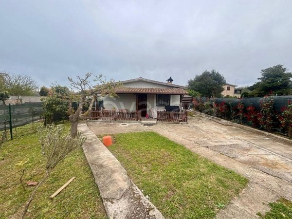 casa indipendente in vendita ad Ardea in zona Banditella