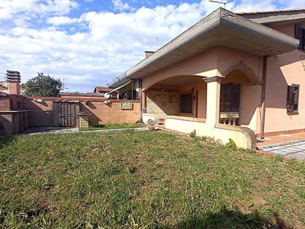 casa indipendente in vendita ad Ardea in zona Nuova Florida