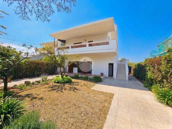 casa indipendente in vendita ad Ardea in zona Colle Romito