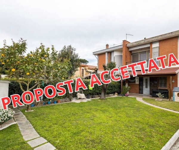 casa indipendente in vendita ad Ardea in zona Colle Romito