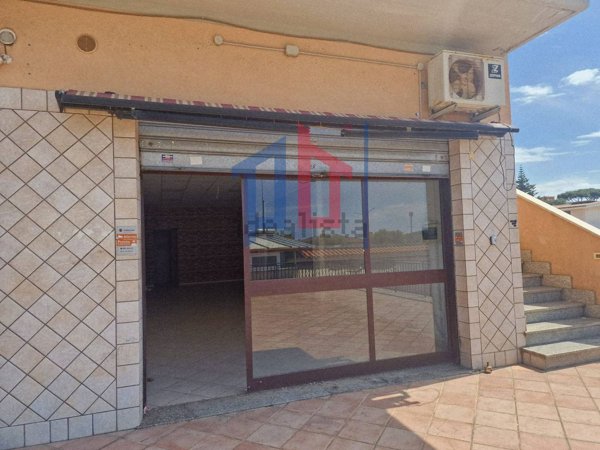 locale commerciale in vendita ad Ardea in zona Nuova Florida