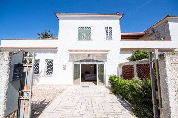 casa indipendente in vendita ad Ardea in zona Marina di Ardea