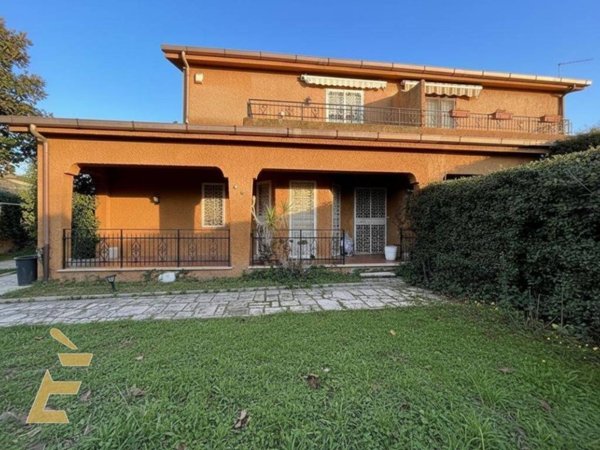 casa indipendente in vendita ad Ardea in zona Colle Romito