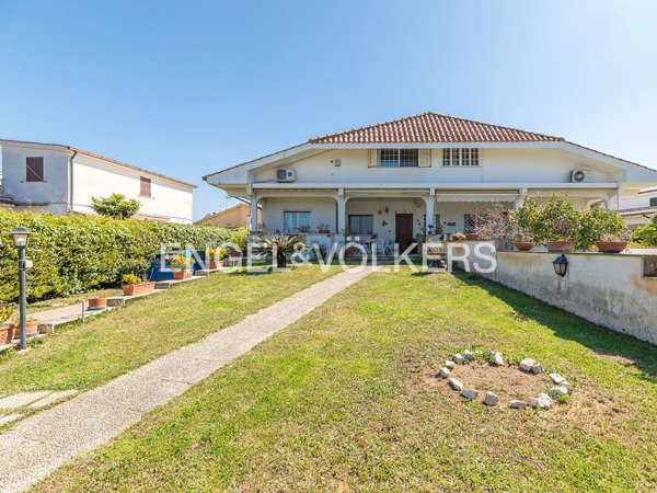 casa indipendente in vendita ad Ardea in zona Nuova Florida