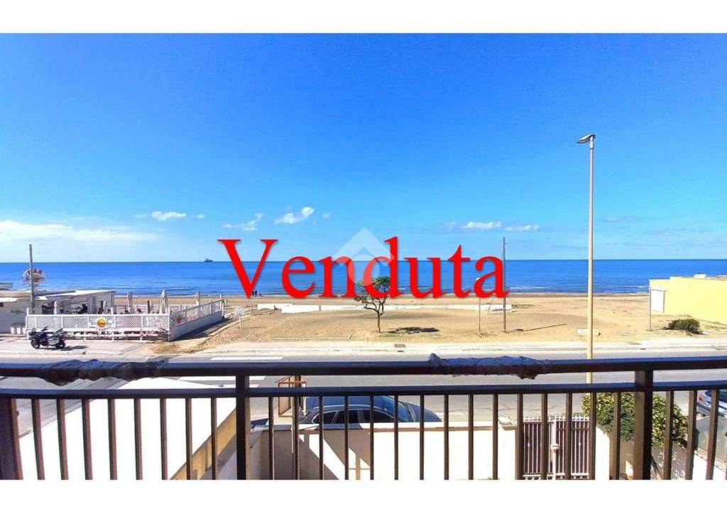 appartamento in vendita ad Ardea in zona Marina di Ardea