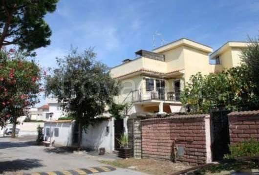 appartamento in vendita ad Ardea in zona Marina di Ardea