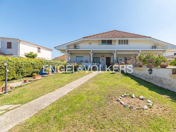 casa indipendente in vendita ad Ardea in zona Nuova Florida