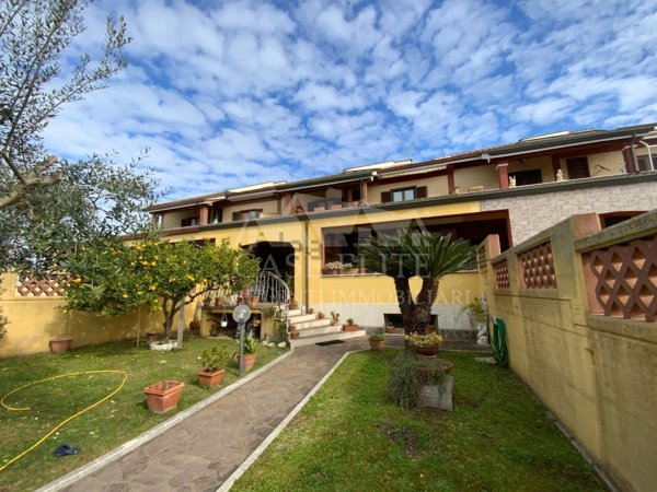 casa indipendente in vendita ad Ardea in zona Nuova Florida