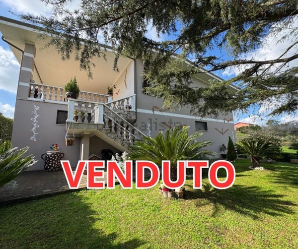 casa indipendente in vendita ad Ardea in zona Castagnetta