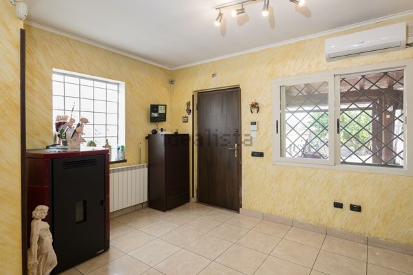 esavano in vendita ad Ardea in zona Nuova Florida