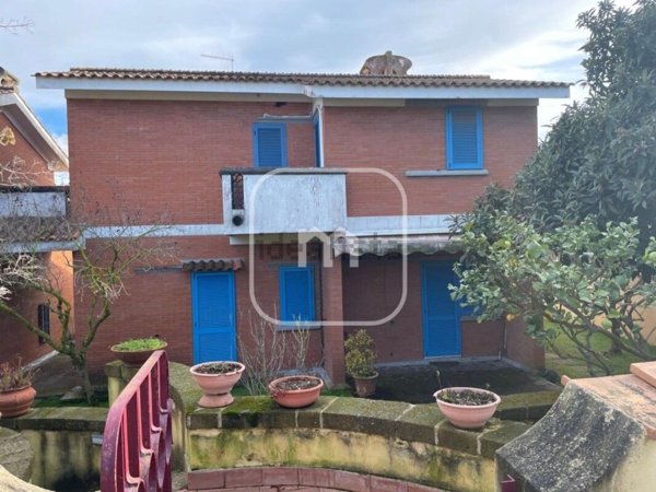 casa indipendente in vendita ad Ardea in zona Marina di Ardea