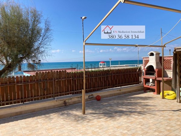 casa indipendente in vendita ad Ardea in zona Marina di Ardea