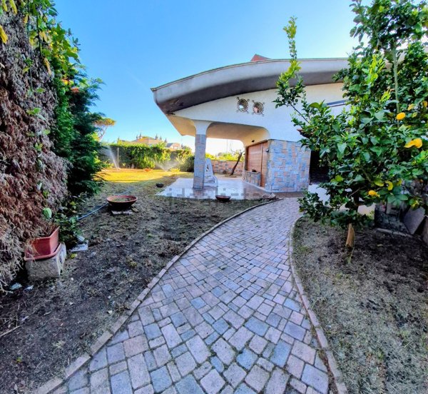 casa indipendente in vendita ad Ardea