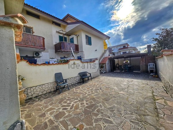 appartamento in vendita ad Ardea in zona Marina di Ardea