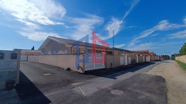 casa indipendente in vendita ad Ardea in zona Marina di Ardea
