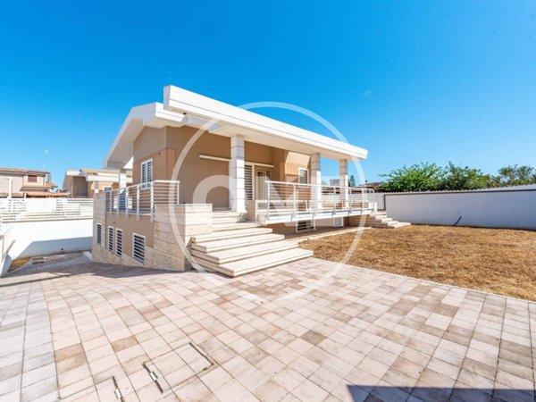 casa indipendente in vendita ad Ardea in zona Nuova Florida