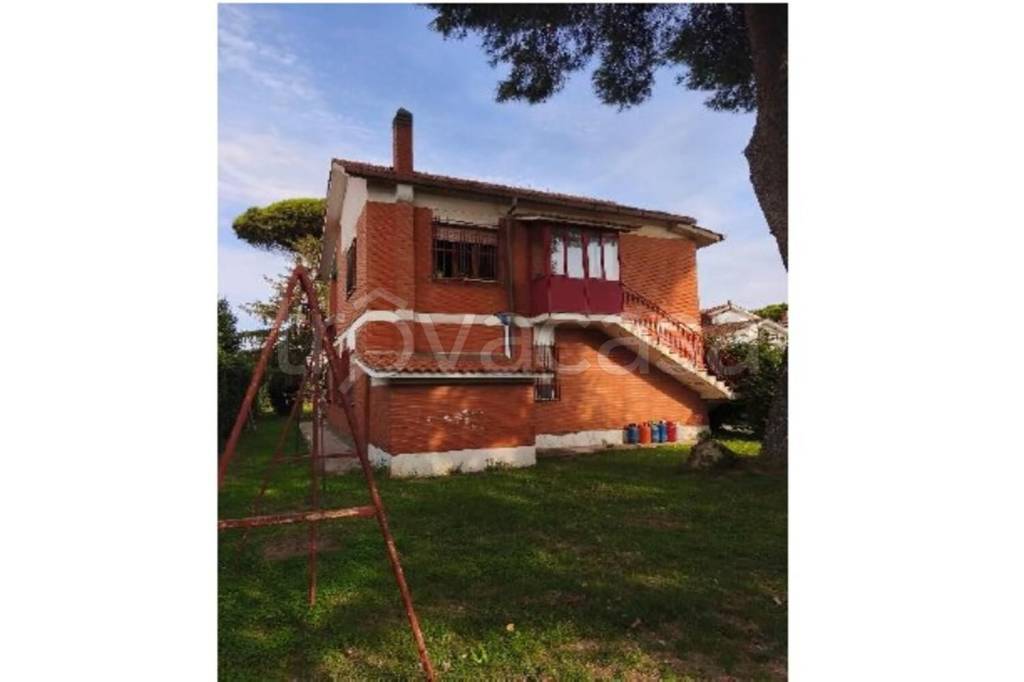 casa indipendente in vendita ad Ardea in zona Colle Romito