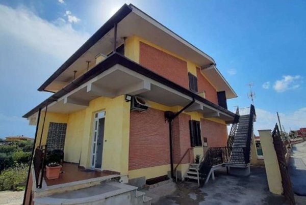 casa indipendente in vendita ad Ardea in zona Castagnetta
