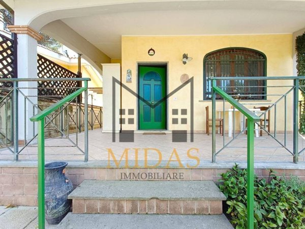 casa indipendente in vendita ad Ardea in zona Lido dei Pini