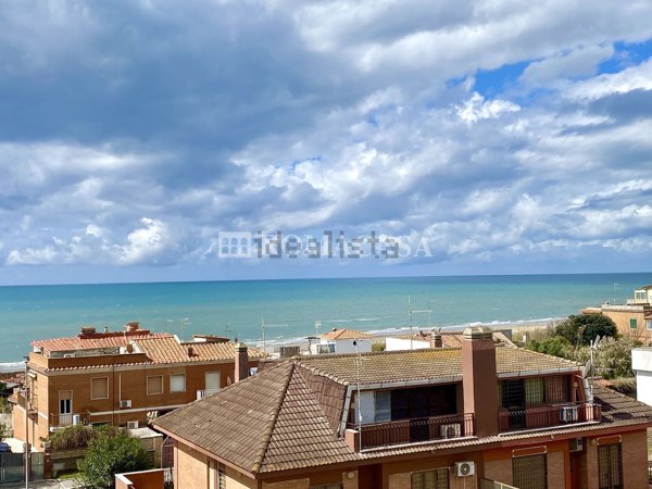 appartamento in vendita ad Ardea in zona Marina di Ardea