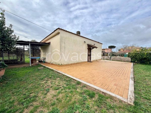 casa indipendente in vendita ad Ardea in zona Banditella