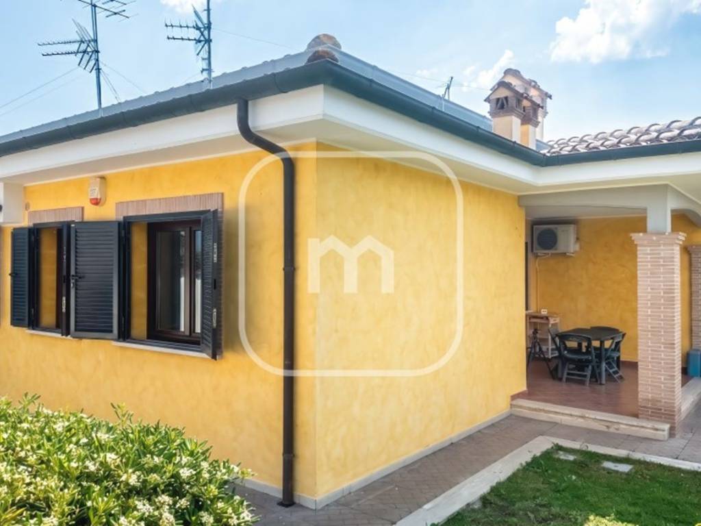 casa indipendente in vendita ad Ardea in zona Nuova Florida