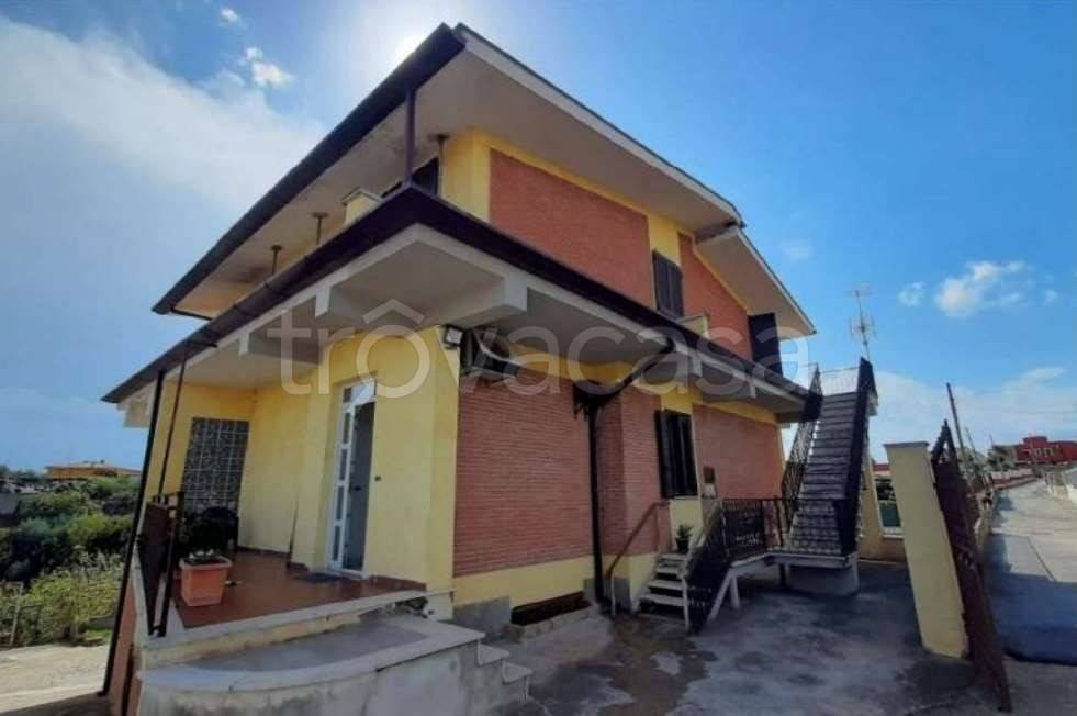 appartamento in vendita ad Ardea in zona Castagnetta
