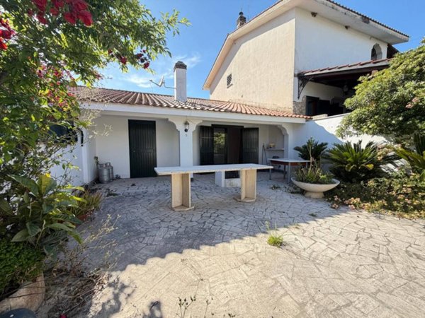 casa indipendente in vendita ad Ardea in zona Nuova California
