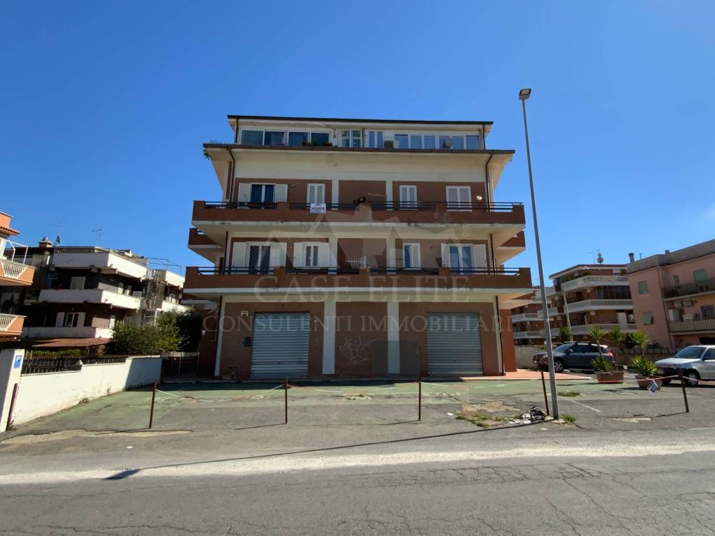 appartamento in vendita ad Ardea in zona Marina di Ardea