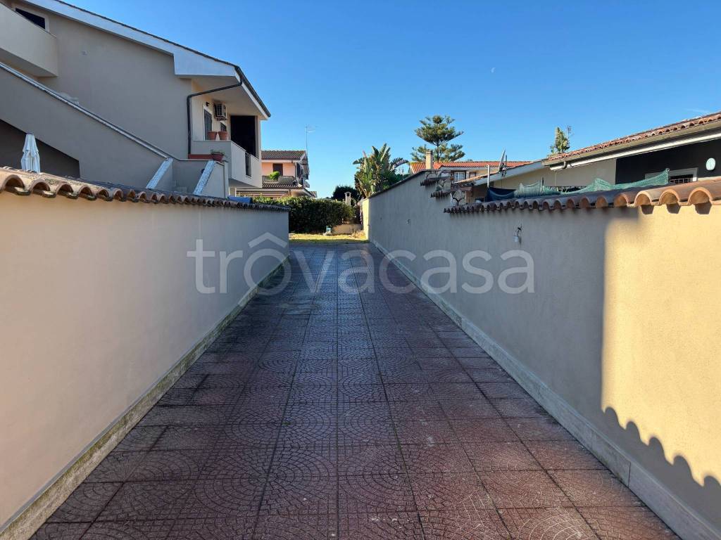 casa indipendente in vendita ad Ardea in zona Colle Romito
