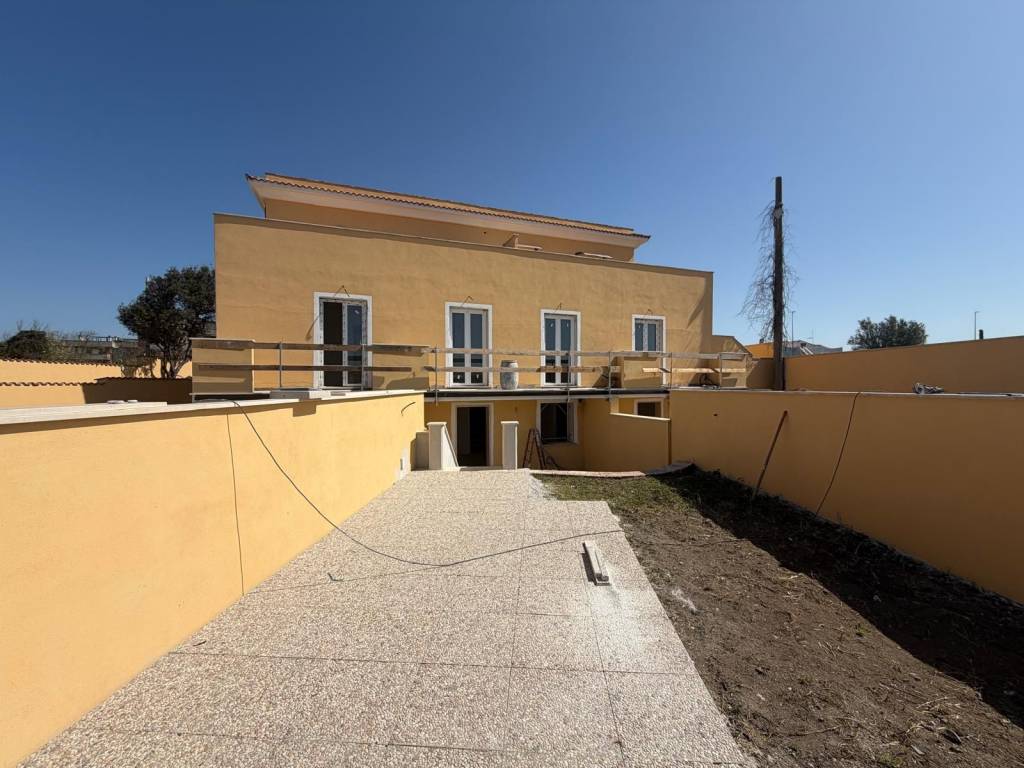 appartamento in vendita ad Ardea in zona Marina di Ardea