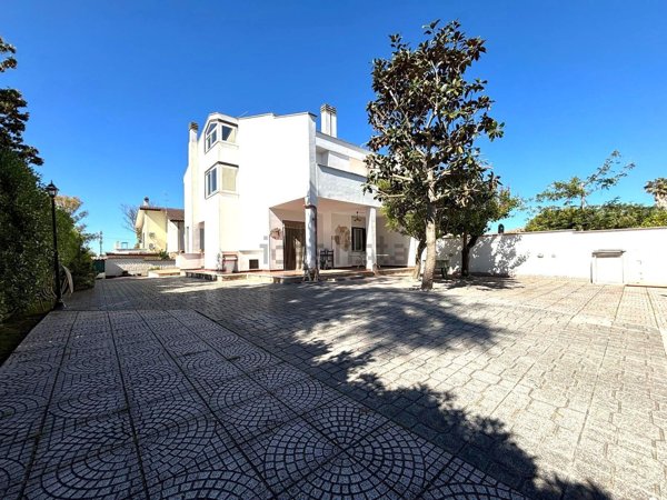 casa indipendente in vendita ad Ardea in zona Marina di Ardea