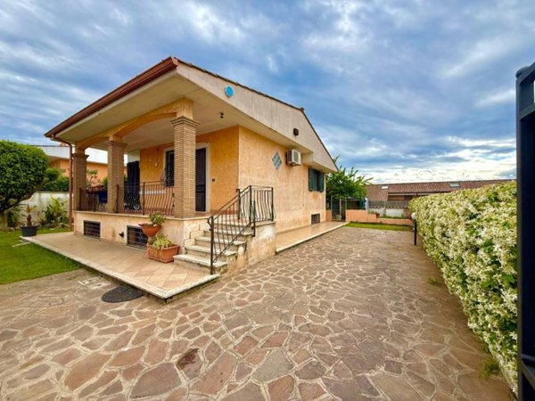 casa indipendente in vendita ad Ardea in zona Nuova Florida