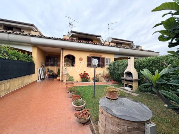 casa indipendente in vendita ad Ardea in zona Nuova Florida