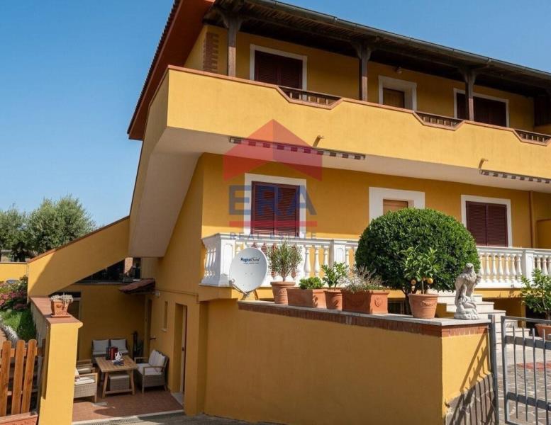 appartamento in vendita ad Ardea in zona Castagnetta