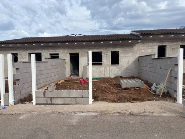casa indipendente in vendita ad Ardea in zona Banditella