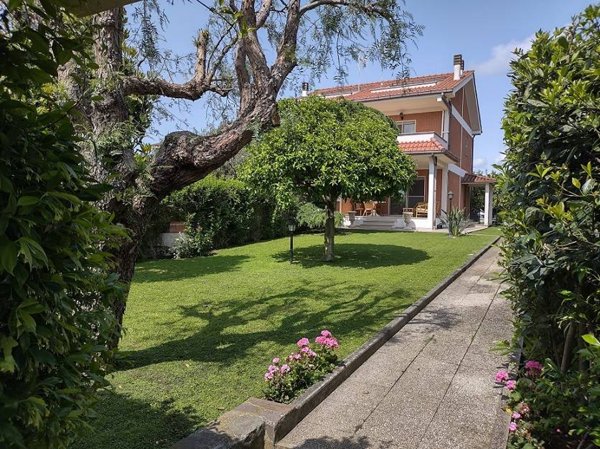 casa indipendente in vendita ad Ardea in zona Nuova Florida