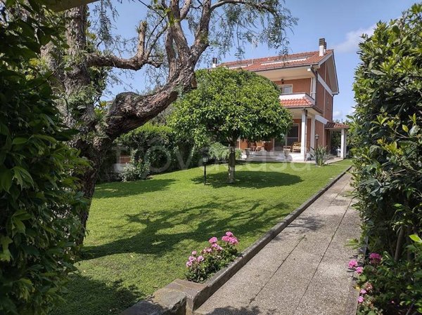 casa indipendente in vendita ad Ardea in zona Nuova Florida