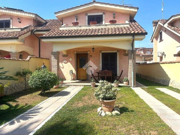 casa indipendente in vendita ad Ardea in zona Nuova Florida