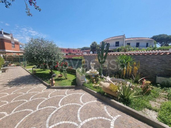 appartamento in vendita ad Ardea in zona Marina di Ardea