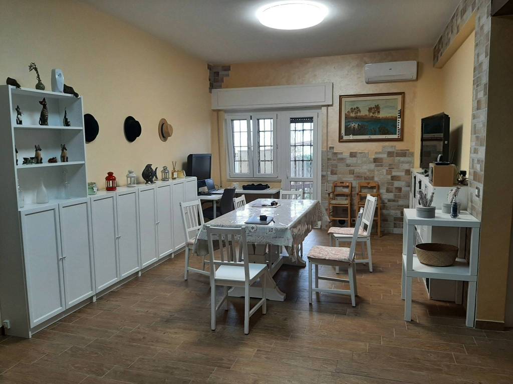 appartamento in vendita ad Ardea in zona Marina di Ardea