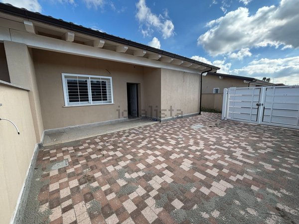 casa indipendente in vendita ad Ardea in zona Nuova California
