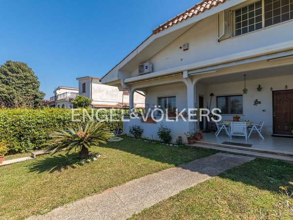 casa indipendente in vendita ad Ardea in zona Nuova Florida