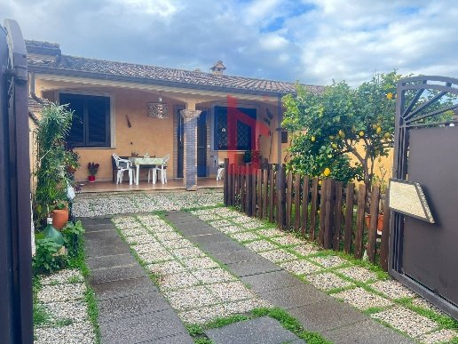 casa indipendente in vendita ad Ardea in zona Nuova California